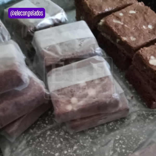 Brownies de chocolate con chips de chocolate blanco