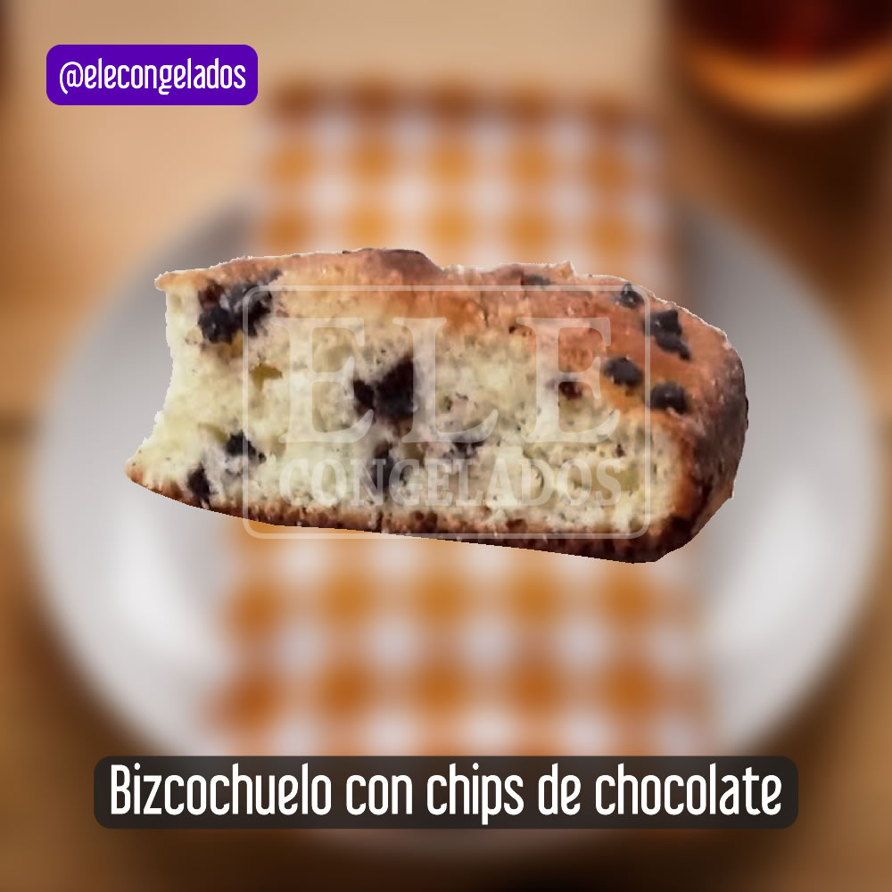 bizcochuelo casero con chips de chocolate